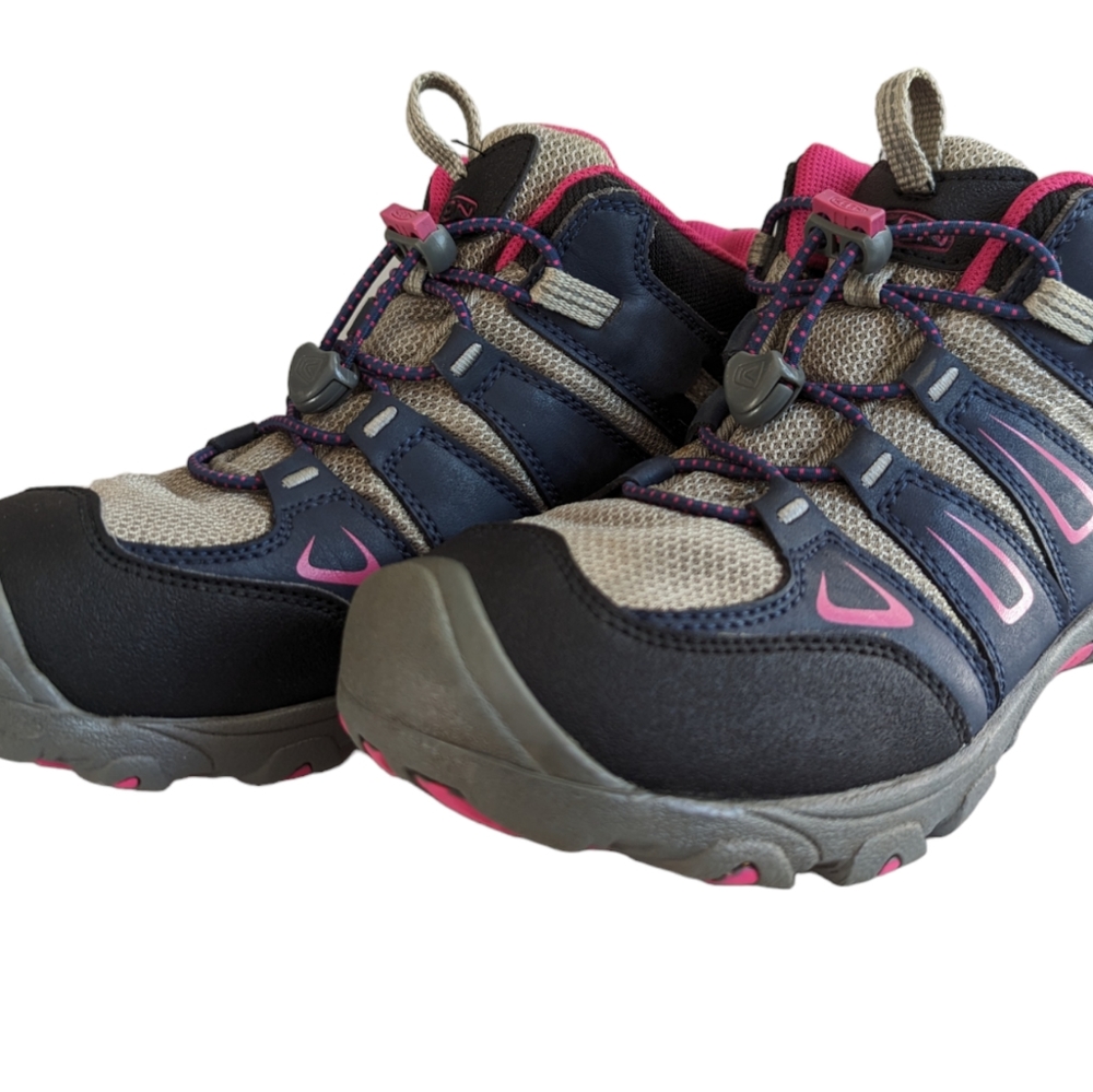 Keen big kids size 3 hiking boots